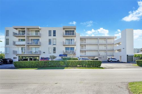 apt-302-3716 Ne 168th St, North Miami Beach, FL, 33160-3580 | Card Image