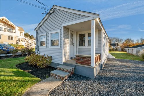 49 Reservoir Rd, Middletown, RI, 02842-5830 | Card Image