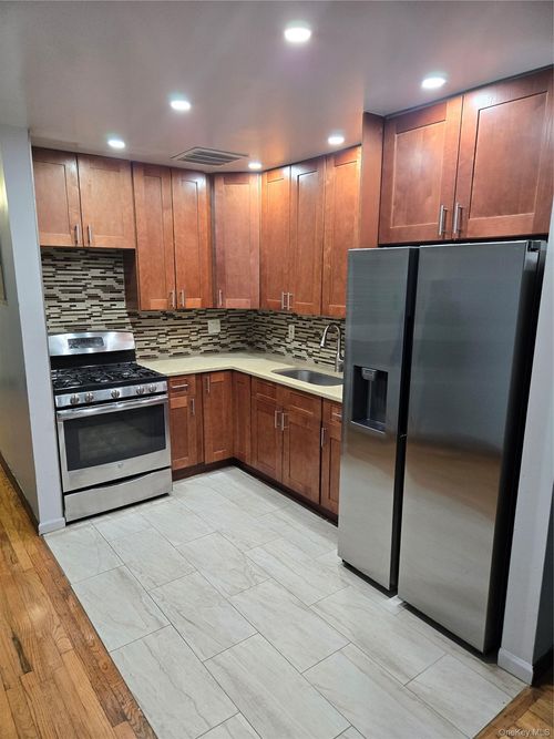 3809 Barnes Avenue, New York, NY, 10467 | Card Image