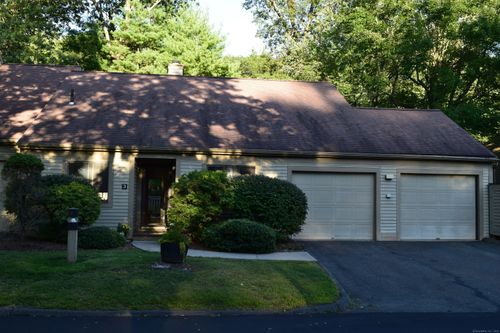 3-3 Putnam Ln, Avon, CT, 06001-4528 | Card Image