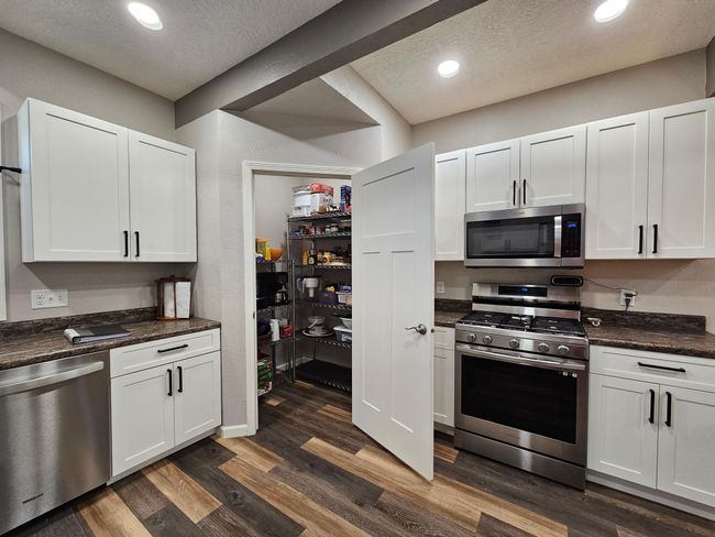 411 W Main St, House other with 4 bedrooms, 2 bathrooms and null parking in Pipestone MN | Image 18