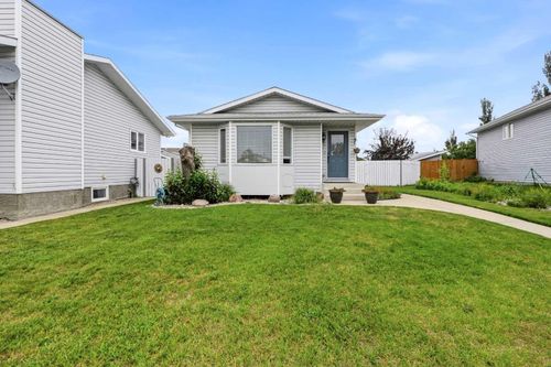 37 Sunrise Cres, Blackfalds, AB, T0M0J3 | Card Image