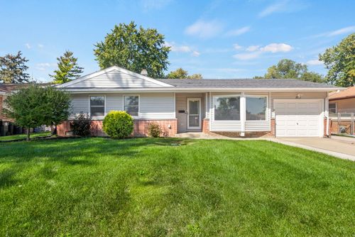 66 Forest Ln, Elk Grove Village, IL, 60007-1416 | Card Image
