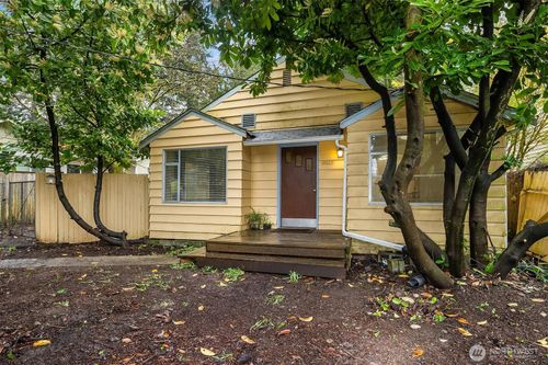 15527 Wallingford Avenue N, Shoreline, WA, 98133 | Card Image
