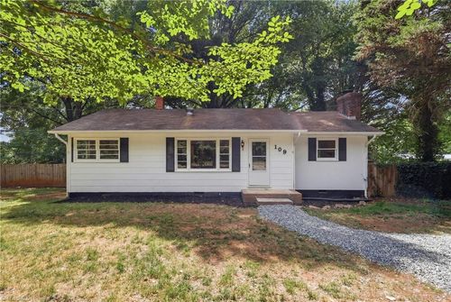 109 Pratt Rd, Kernersville, NC, 27284-8450 | Card Image