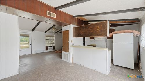 2900 E I-10, Seguin, TX, 78155 | Card Image