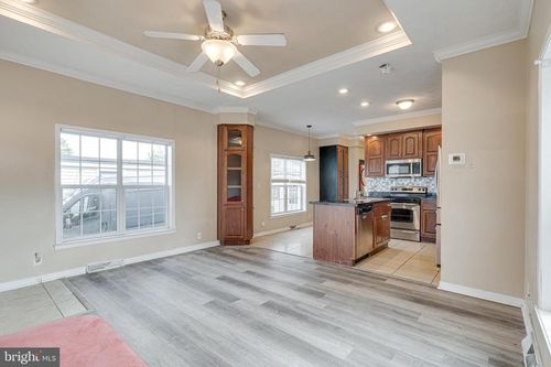 4252 Airline Pkwy, CHANTILLY, VA, 20151-3968 | Card Image