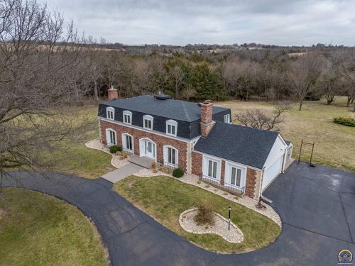 4210 Wamteau Dr, Wamego, KS, 66547-9377 | Card Image