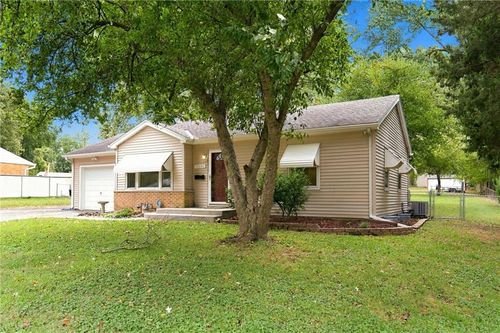 10601 E Sheley Rd, Independence, MO, 64052-2644 | Card Image