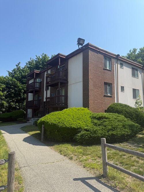 apt-4-707 Bedford St, Abington, MA, 02351-1629 | Card Image