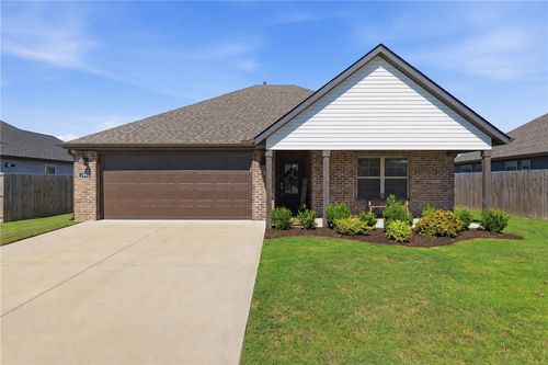 1905 E Hudson Dr, Siloam Springs, AR, 72761-6045 | Card Image