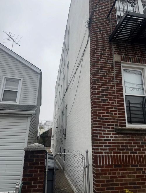 78 73rd Pl, Glendale, NY, 11385-7408 | Card Image