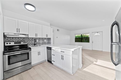 apt-2-413 Se 16th St, Fort Lauderdale, FL, 33316-2552 | Card Image