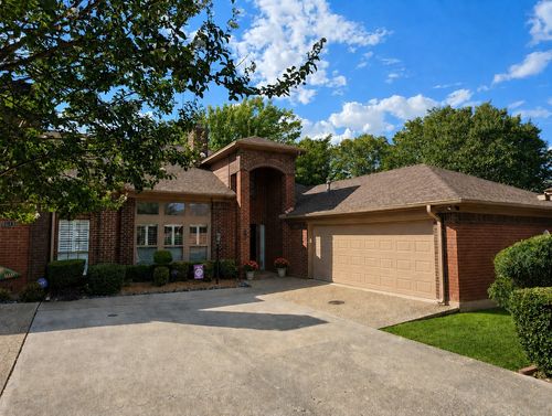 6615 Waterwood Cir, Benbrook, TX, 76132-2708 | Card Image