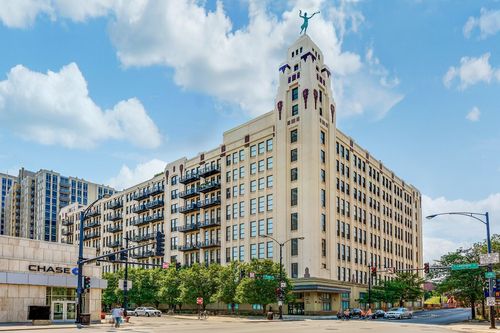 809-758 N Larrabee St, Chicago, IL, 60654-6452 | Card Image