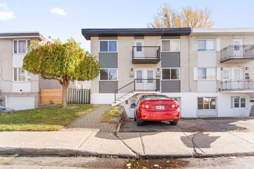 2266 Rue De Melbourne, Laval, QC, H7M3A4 | Card Image