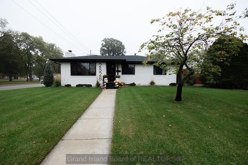 2528 W John St, Grand Island, NE, 68803-5821 | Card Image