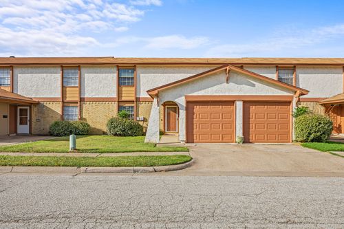 1019 Pleasant Valley Ln, Arlington, TX, 76015-3525 | Card Image