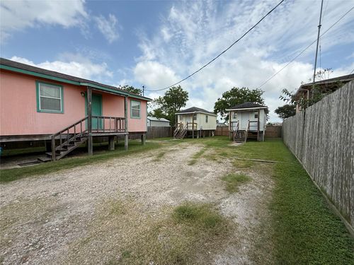 613 24th St, San Leon, TX, 77539-8470 | Card Image
