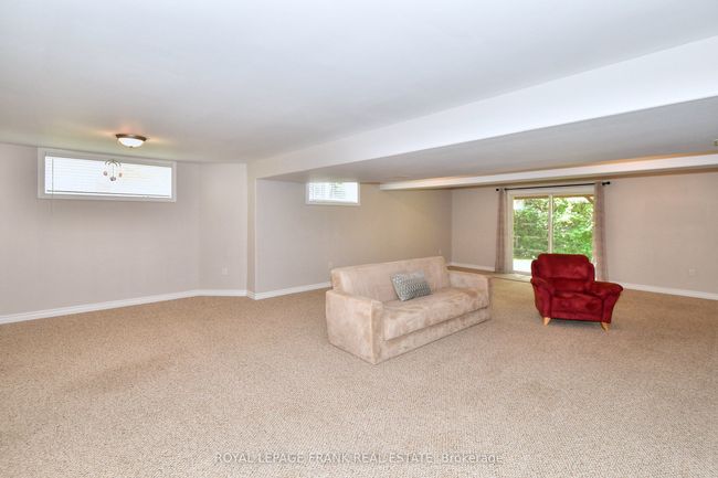 7 Village Cres, Condo with 3 bedrooms, 3 bathrooms and 1 parking in Peterborough ON | Image 22