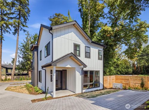 9012 124th Ave Ne, Kirkland, WA, 98033-5844 | Card Image