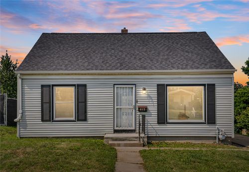 812 16th Ave Sw, Cedar Rapids, IA, 52404-2647 | Card Image