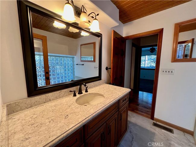 Main floor bathroom | Image 20