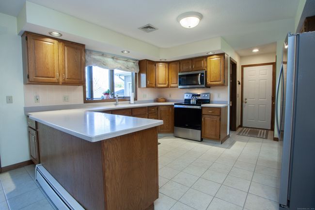 Large open kitchen. | Image 6