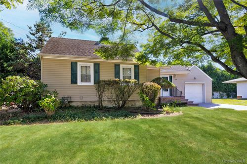 28 Reeves Ave, Farmingdale, NY, 11735-1625 | Card Image