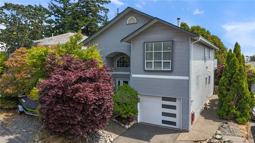 2-890 Admirals Rd, Esquimalt, BC, V9A2P3 | Card Image
