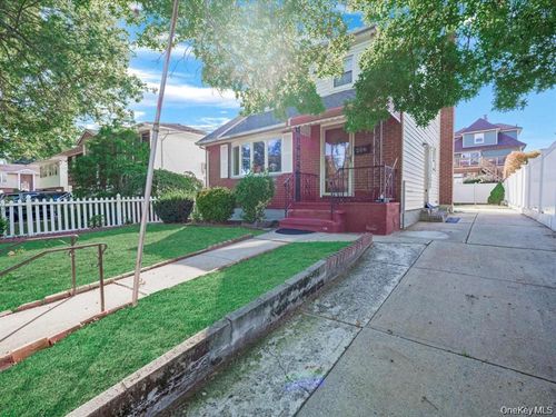 206 Hunnewell Ave, Elmont, NY, 11003-2712 | Card Image