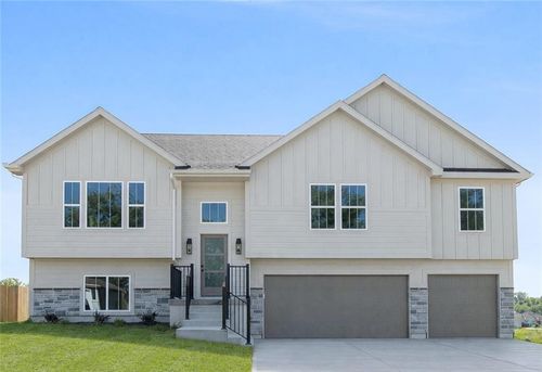 1325 N Holland Ct, Independence, MO, 64056-2235 | Card Image