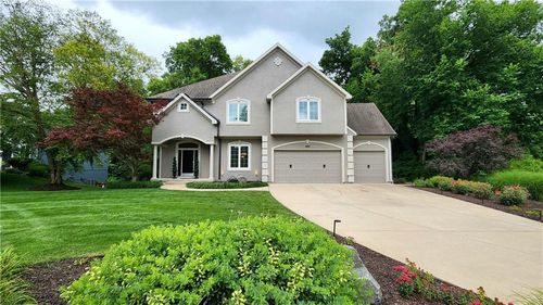 10202 River Hills Dr, Parkville, MO, 64152-3361 | Card Image
