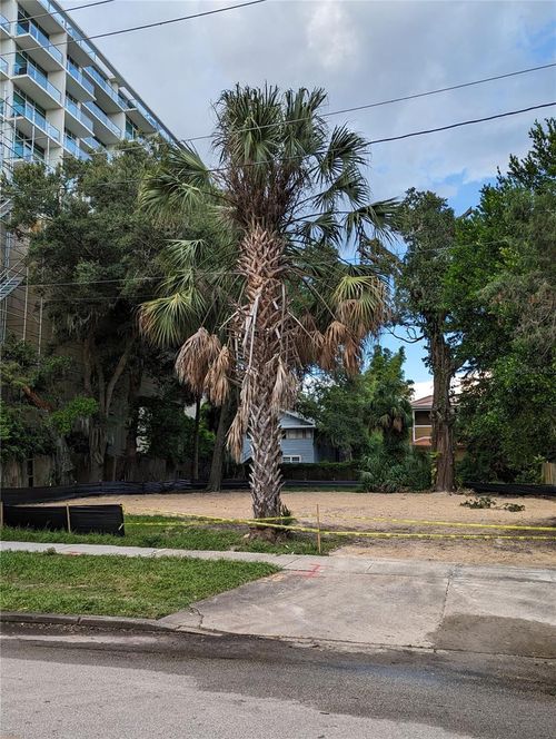 617 E Church St, ORLANDO, FL, 32801-2823 | Card Image