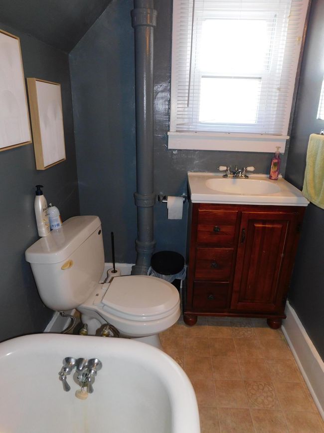 Upper Level Bathroom | Image 21