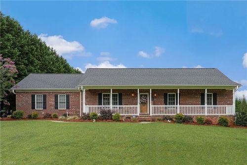 194 River Run Dr, Reidsville, NC, 27320-9035 | Card Image