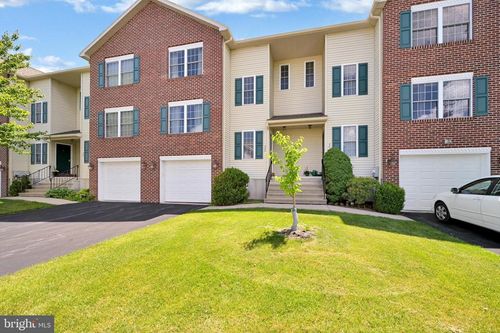 526 Lantern Green Way, ORWIGSBURG, PA, 17961-2056 | Card Image