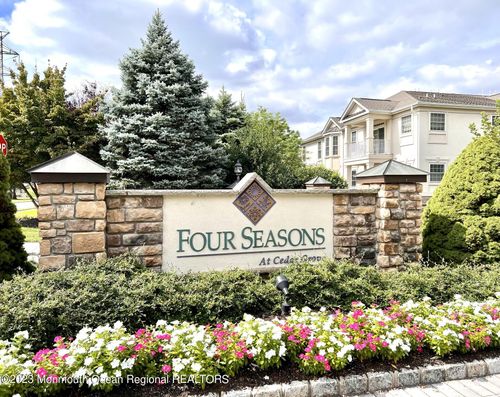 120-1012 Holly Ln, Cedar Grove, NJ, 07009-3210 | Card Image