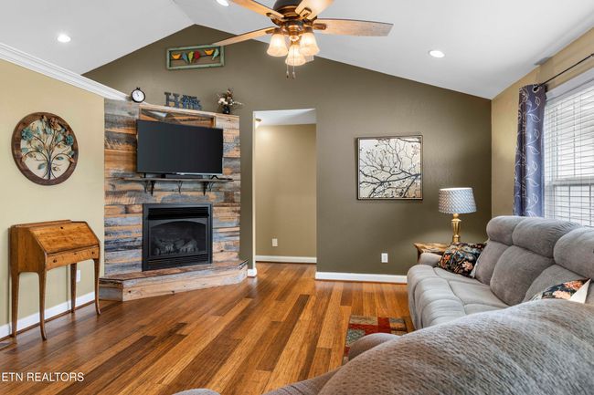 327 S Fowler St, House other with 3 bedrooms, 2 bathrooms and null parking in Clinton TN | Image 4
