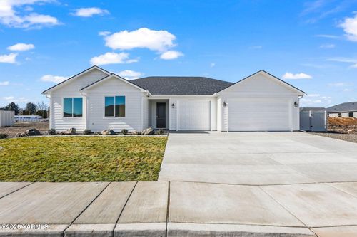 4601 W Oak Ave, Yakima, WA, 98903-1377 | Card Image