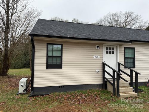 705 N Main St, Stanley, NC, 28164-1437 | Card Image