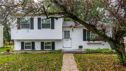 9093 Wilverne Dr, Windham, OH, 44288-1438 | Card Image