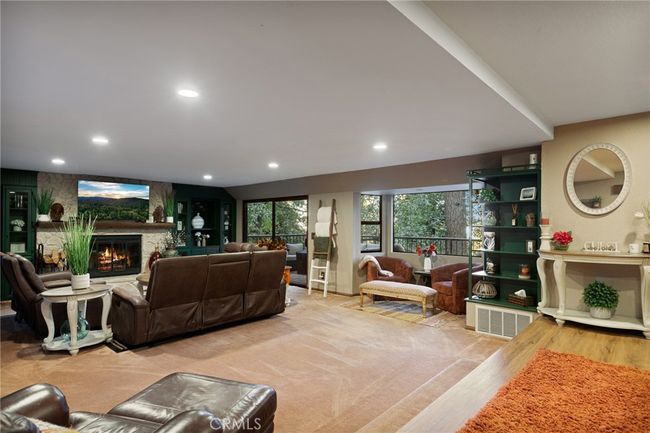 31353 Lightfoot Way, House other with 5 bedrooms, 3 bathrooms and null parking in Running Springs CA | Image 4