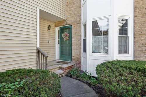 138 Leonardo Dr, West Orange, NJ, 07052-4122 | Card Image