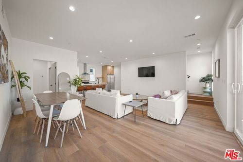 13692 Erwin St, Van Nuys, CA, 91401-3038 | Card Image