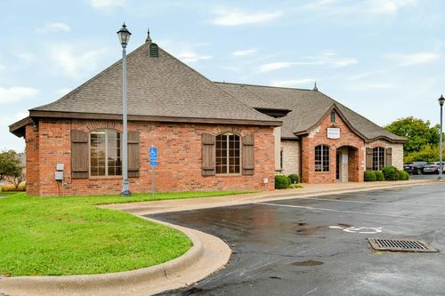 1135 E Lakewood St, Springfield, MO, 65810-2434 | Card Image