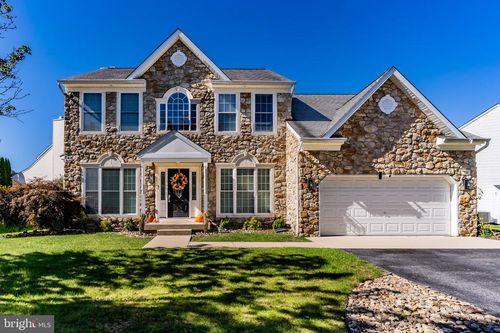 124 Evergreen Cir, Dillsburg, PA, 17019-9630 | Card Image