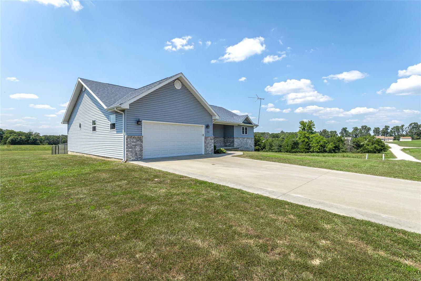 Sweet Valley Cir, Crocker, MO 65452