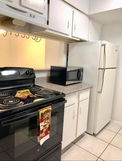 102-6410 Delmont Park Ln, Houston, TX, 77075 | Card Image