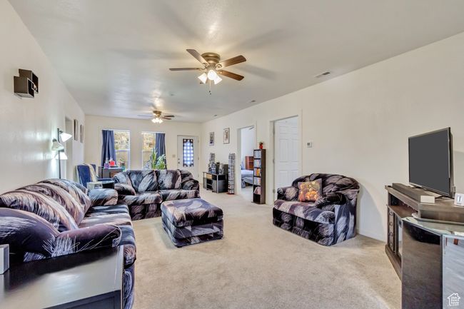 Huge family room | Image 11